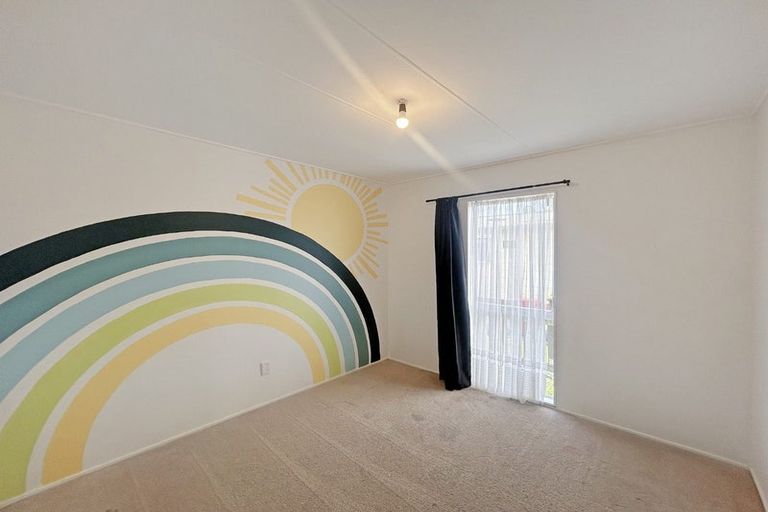 Photo of property in 21a Raglan Avenue, Cloverlea, Palmerston North, 4412