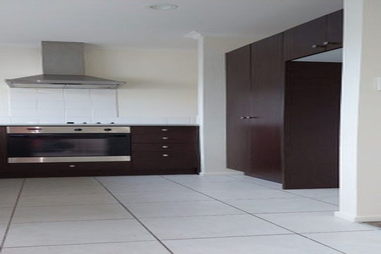 Photo of property in 10 Rosandich Drive, Sunnyvale, Auckland, 0612