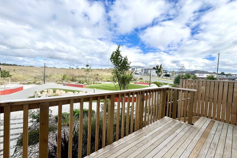Photo of property in 13 Heketara Way, Massey, Auckland, 0614