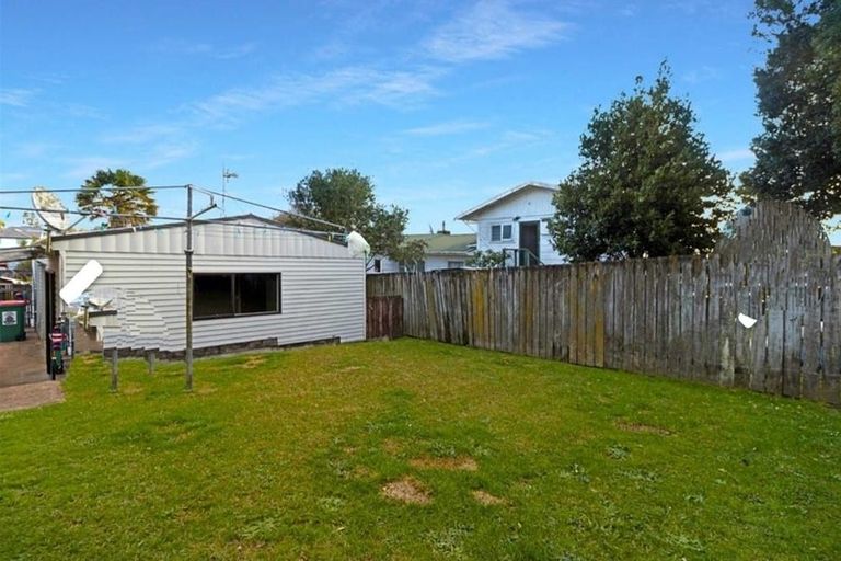 Photo of property in 21 Pankhurst Place, Sunnyvale, Auckland, 0612
