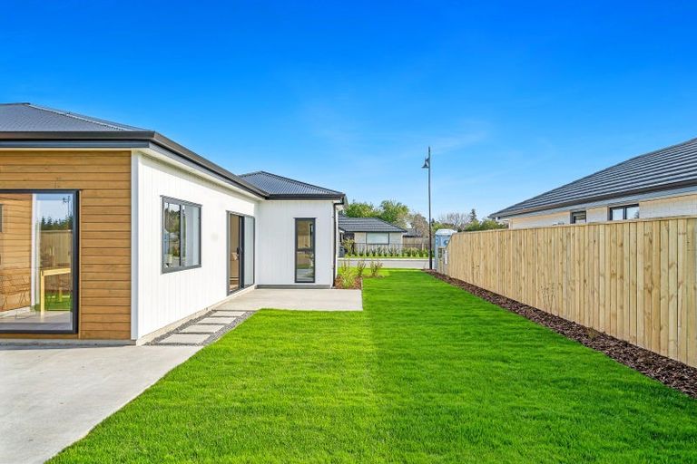 Photo of property in 8 Kakariki Crescent, Carterton, 5713