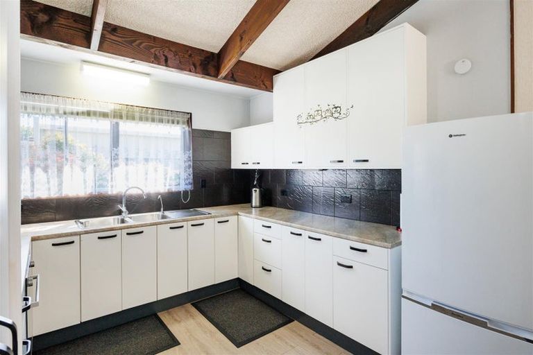 Photo of property in 12b Oxford Street, Marton, 4710