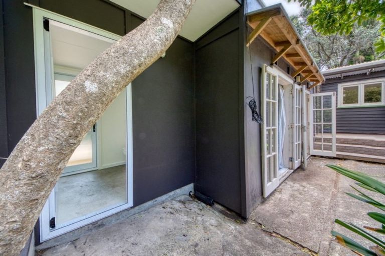 Photo of property in 52 Beach Valley Road, Piha, New Lynn, 0772