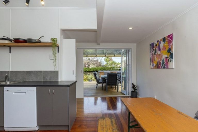 Photo of property in 14 Cornwall Street, Brooklands, New Plymouth, 4310
