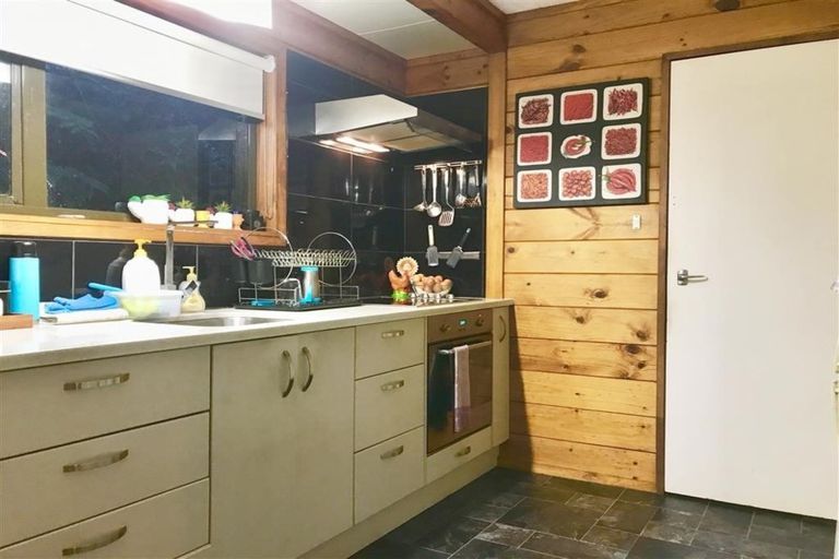 Photo of property in 1/9 Reynolds Place, Torbay, Auckland, 0630