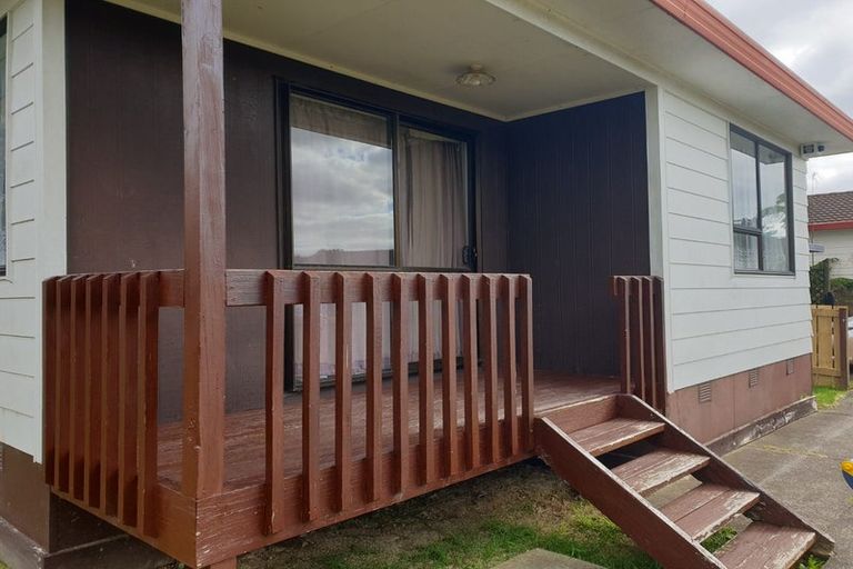 Photo of property in 2/30 Karepo Crescent, Ranui, Auckland, 0612