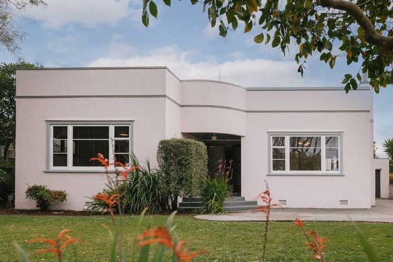 Photo of property in 21 Winston Avenue, Hokowhitu, Palmerston North, 4410