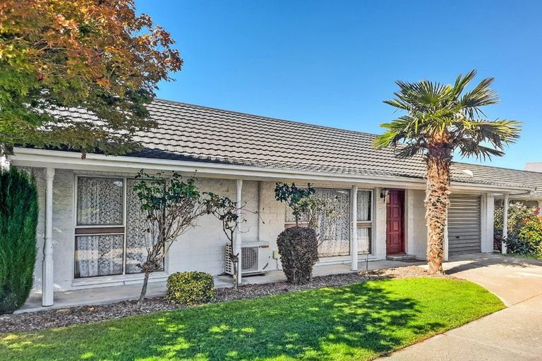 Photo of property in 2/254 Edgeware Road, Edgeware, Christchurch, 8013