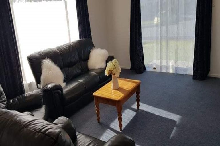 Photo of property in 17 Broadbent Street, Riccarton, Christchurch, 8041