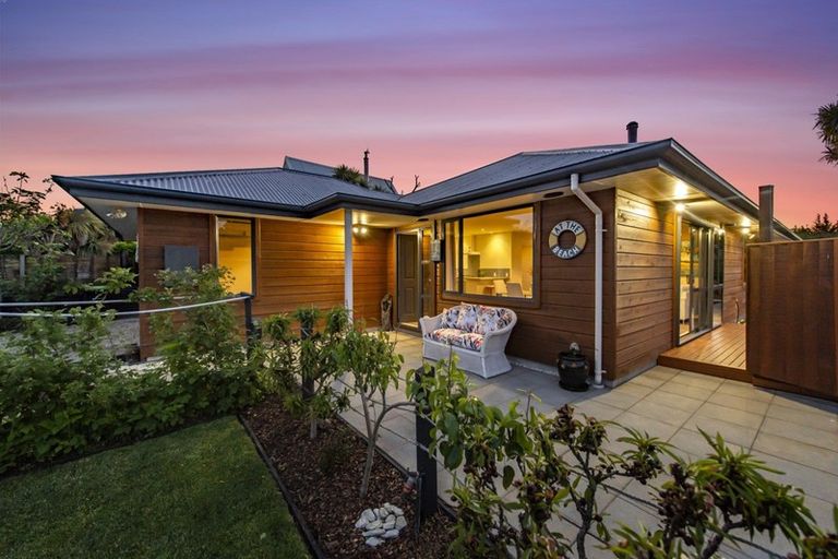 Photo of property in 27 Reserve Road, Waikuku Beach, 7473