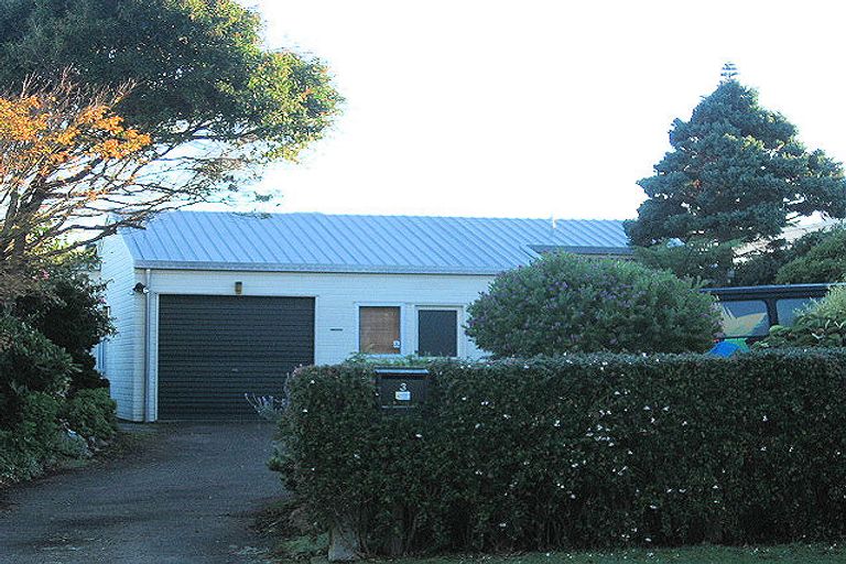 Photo of property in 3 Eatwell Avenue, Paraparaumu Beach, Paraparaumu, 5032