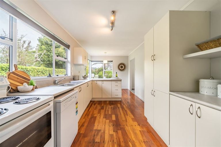 Photo of property in 34 Whirinaki Crescent, Heretaunga, Upper Hutt, 5018