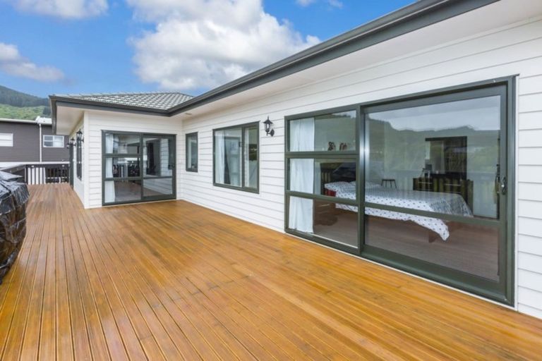 Photo of property in 90 Kirton Drive, Riverstone Terraces, Upper Hutt, 5018