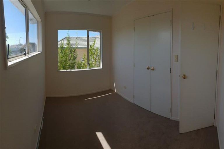 Photo of property in 2/16 Oakridge Way, Northpark, Auckland, 2013