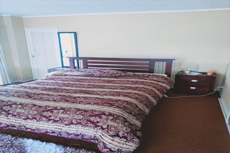 Photo of property in 9 Spence Road, Henderson, Auckland, 0612