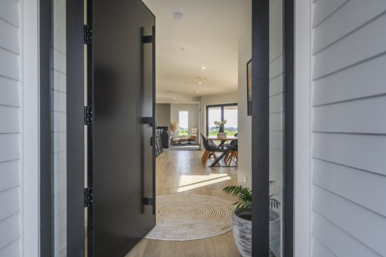 Photo of property in 21 Silicon Way, Fitzherbert, Palmerston North, 4410