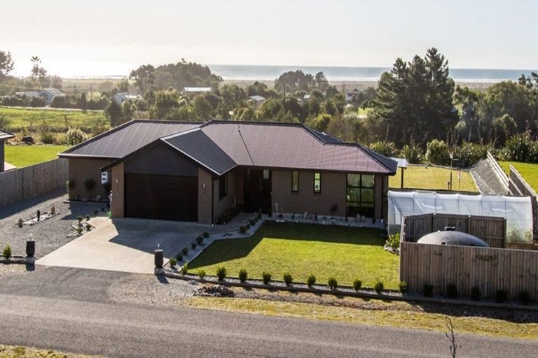 Photo of property in 10 Takutai Terrace, Ruatapu, 7883