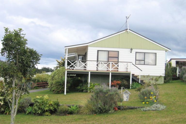 Photo of property in 100 Chevron Crescent, Whangamata, 3620