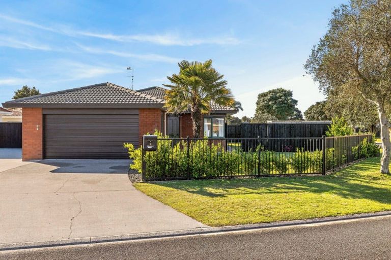 Photo of property in 2 Aldermen Avenue, Papamoa Beach, Papamoa, 3118