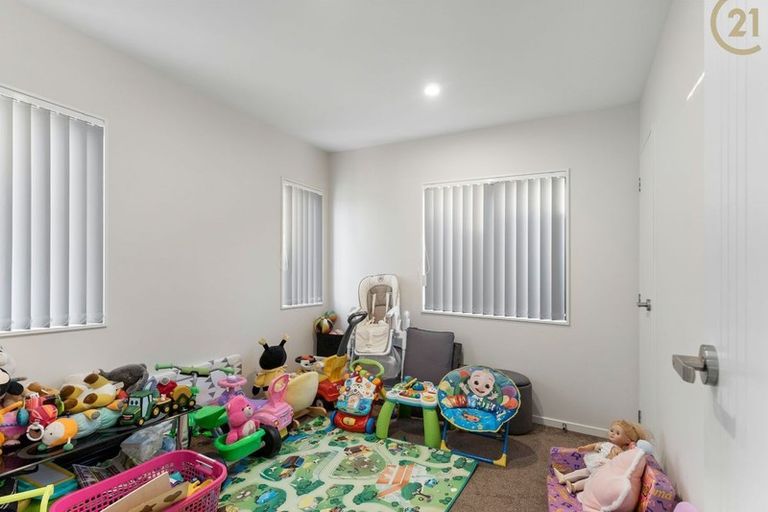 Photo of property in 25 Koroheke Road, Takanini, 2110