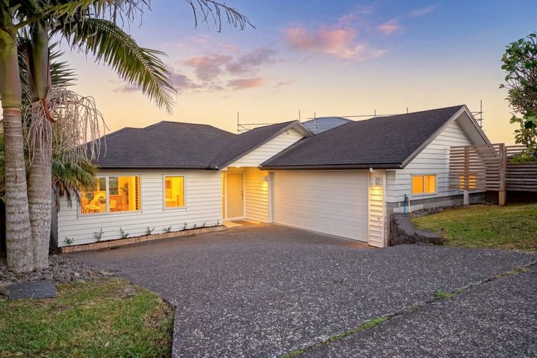 Photo of property in 18 Cityview Place, Massey, Auckland, 0614