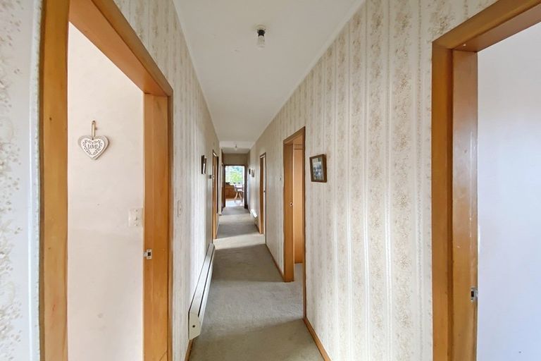 Photo of property in 8 Feltham Street, Hunterville, 4730