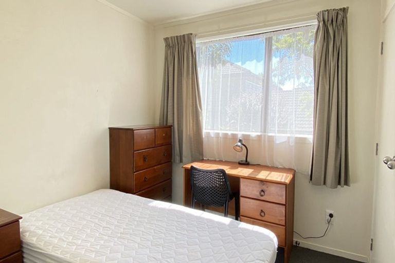 Photo of property in 8c Schnapper Rock Road, Schnapper Rock, Auckland, 0632