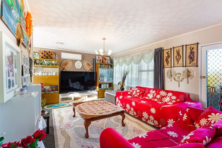 Photo of property in 18 Blue Way, Glendene, Auckland, 0602