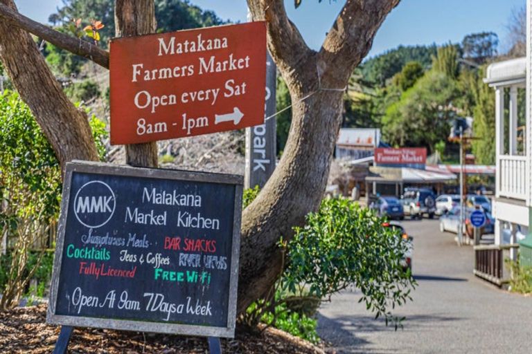 Photo of property in 37 Laly Haddon Place, Matakana, 0985