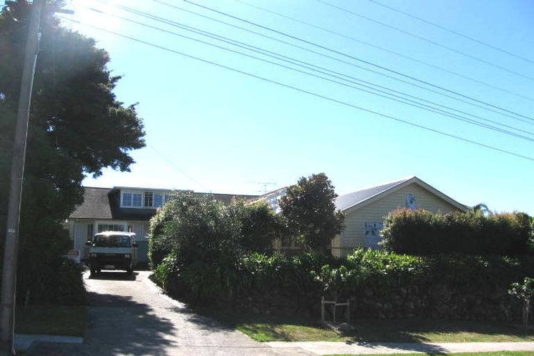 Photo of property in 10 Tiri Road, Milford, Auckland, 0620