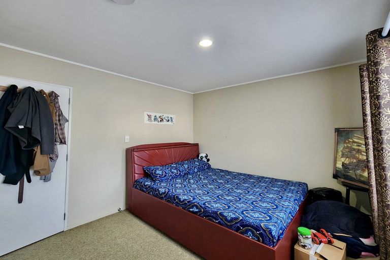 Photo of property in 9 Killygordon Place, Massey, Auckland, 0614