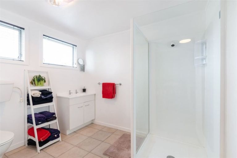 Photo of property in 60 Waimumu Road, Massey, Auckland, 0614