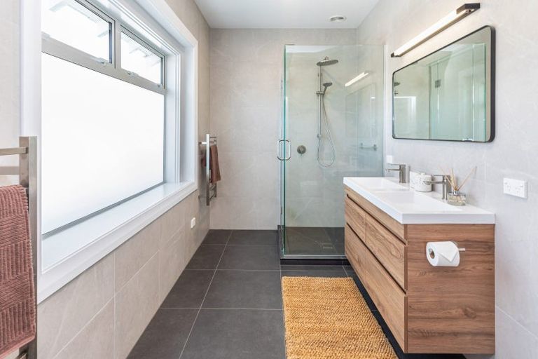 Photo of property in 3 Strowan Road, Strowan, Christchurch, 8052