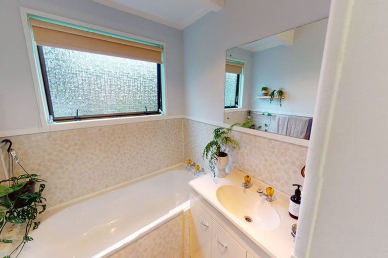 Photo of property in 1/16a Trentham Road, Papakura, 2110