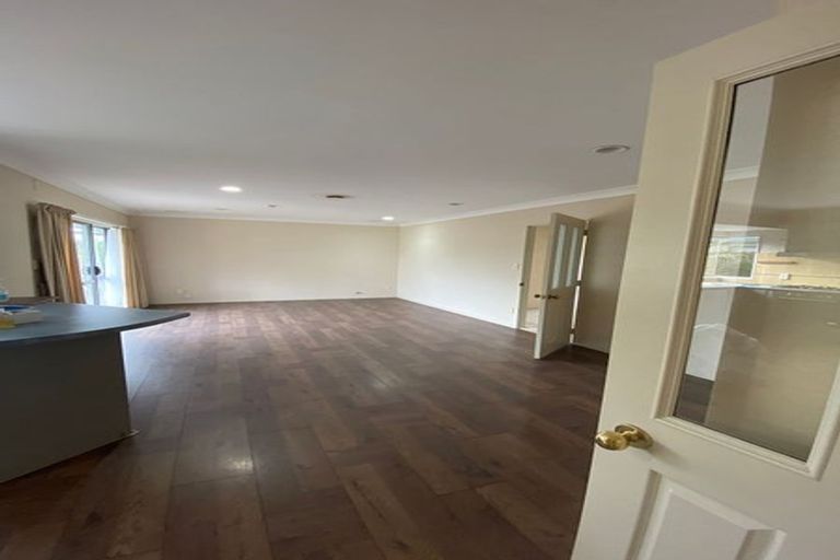 Photo of property in 10 Mullagh Place, East Tamaki Heights, Auckland, 2016