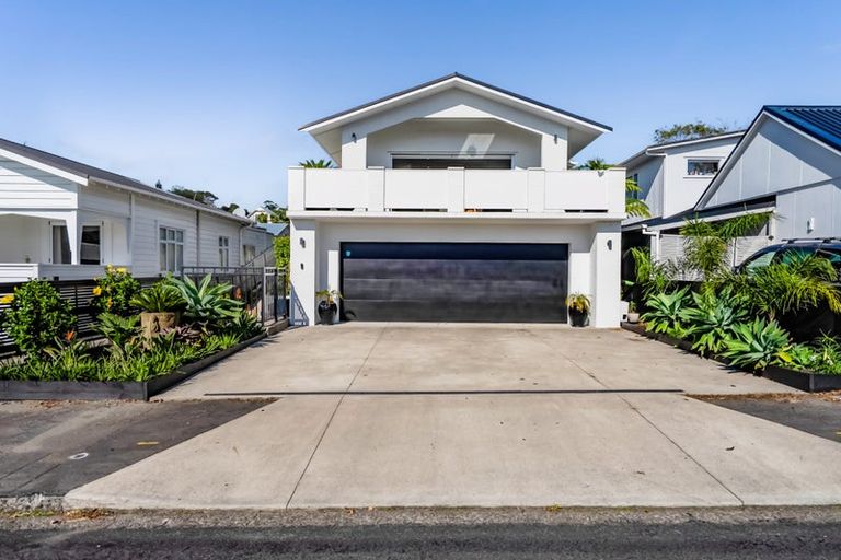 Photo of property in 39 Gaine Street, New Plymouth, 4310