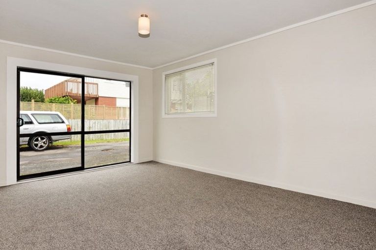 Photo of property in 25 Graham Avenue, Te Atatu Peninsula, Auckland, 0610