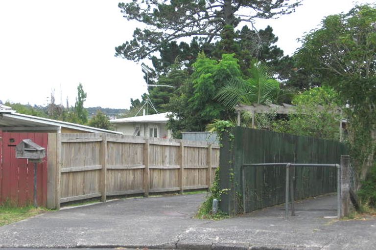 Photo of property in 20 Aplin Place, Birkdale, Auckland, 0626
