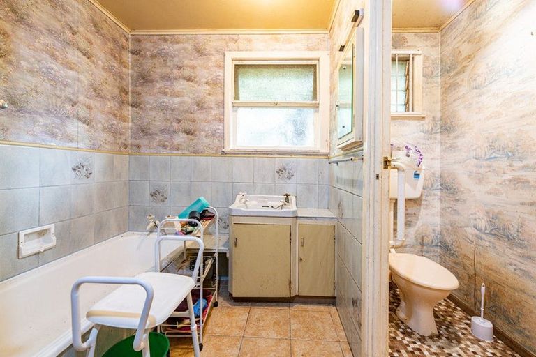 Photo of property in 98 Wharf Road, Te Atatu Peninsula, Auckland, 0610