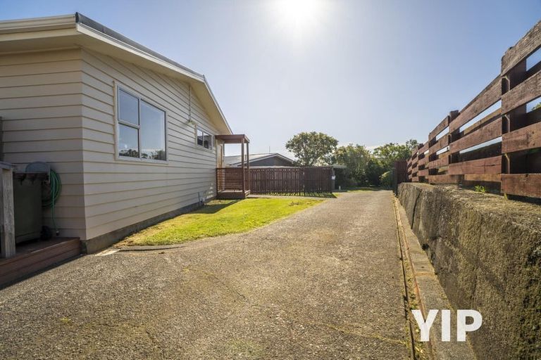 Photo of property in 13a Colchester Crescent, Newlands, Wellington, 6037