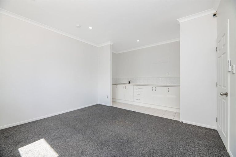 Photo of property in 76 San Valentino Drive, Henderson, Auckland, 0612