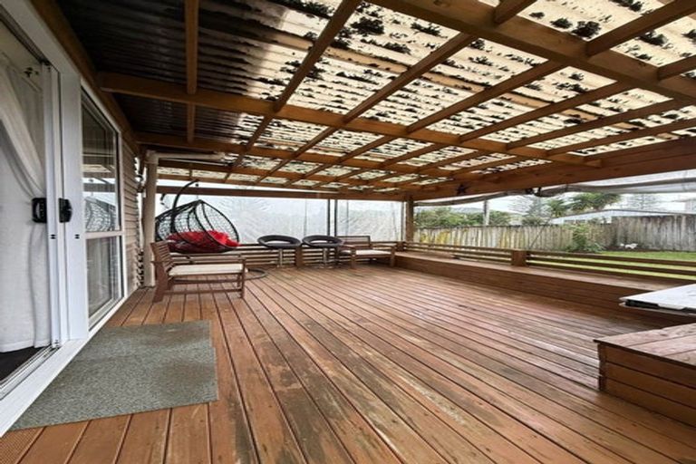 Photo of property in 4 Beaubank Road, Kelston, Auckland, 0602