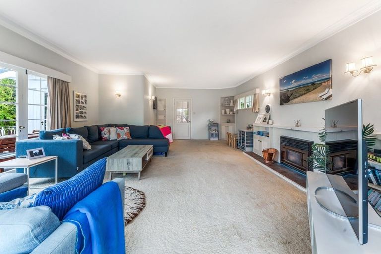 Photo of property in 110 Mellons Bay Road, Mellons Bay, Auckland, 2014