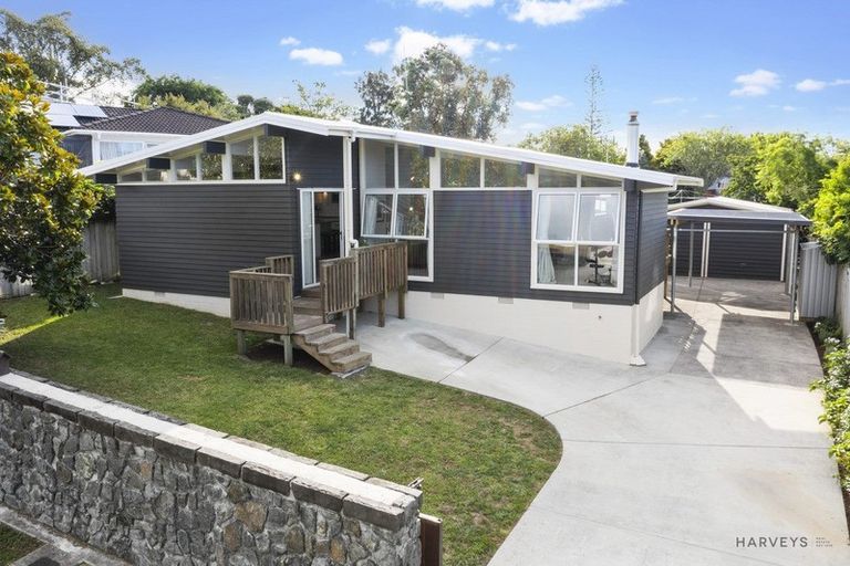 Photo of property in 21 Sunvue Road, Glen Eden, Auckland, 0602