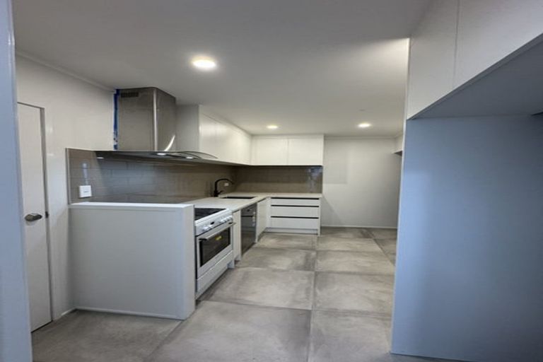 Photo of property in 1/3 Miraka Place, Birkenhead, Auckland, 0626