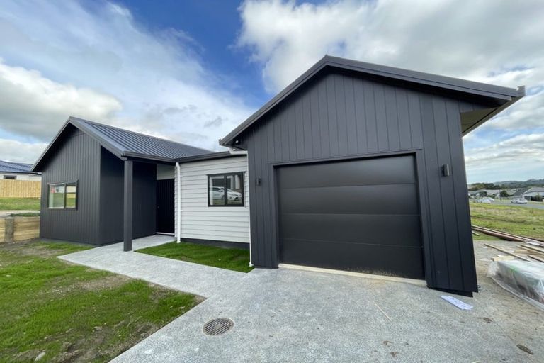 Photo of property in 25 Paihere Street, Huapai, Kumeu, 0810