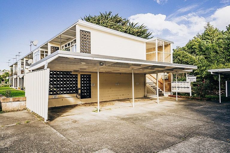 Photo of property in Balmoral Court, 2/130a Balmoral Road, Mount Eden, Auckland, 1024