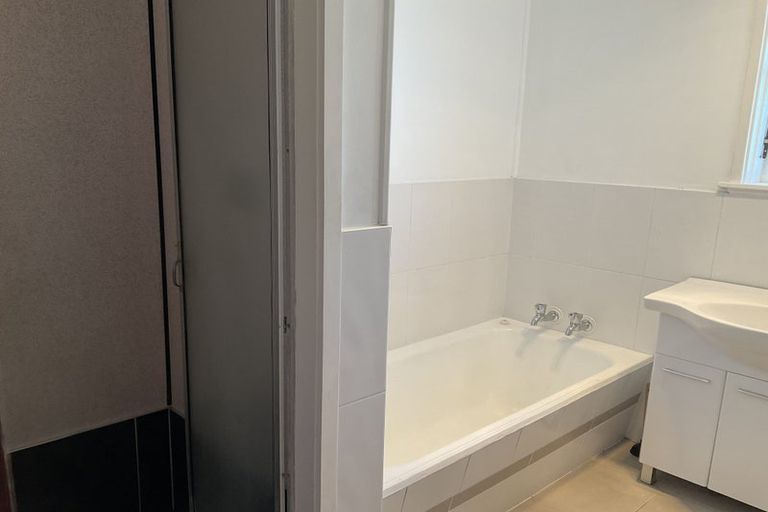 Photo of property in 5 Devon Place, Roslyn, Palmerston North, 4414