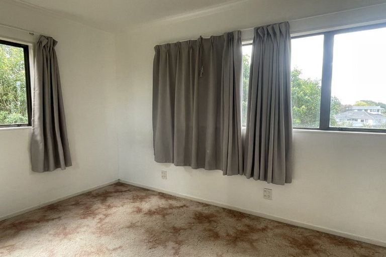 Photo of property in 4 Heversham Place, Glendene, Auckland, 0602