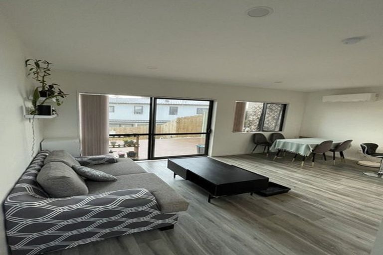 Photo of property in 134e Tiriwa Drive, Massey, Auckland, 0614